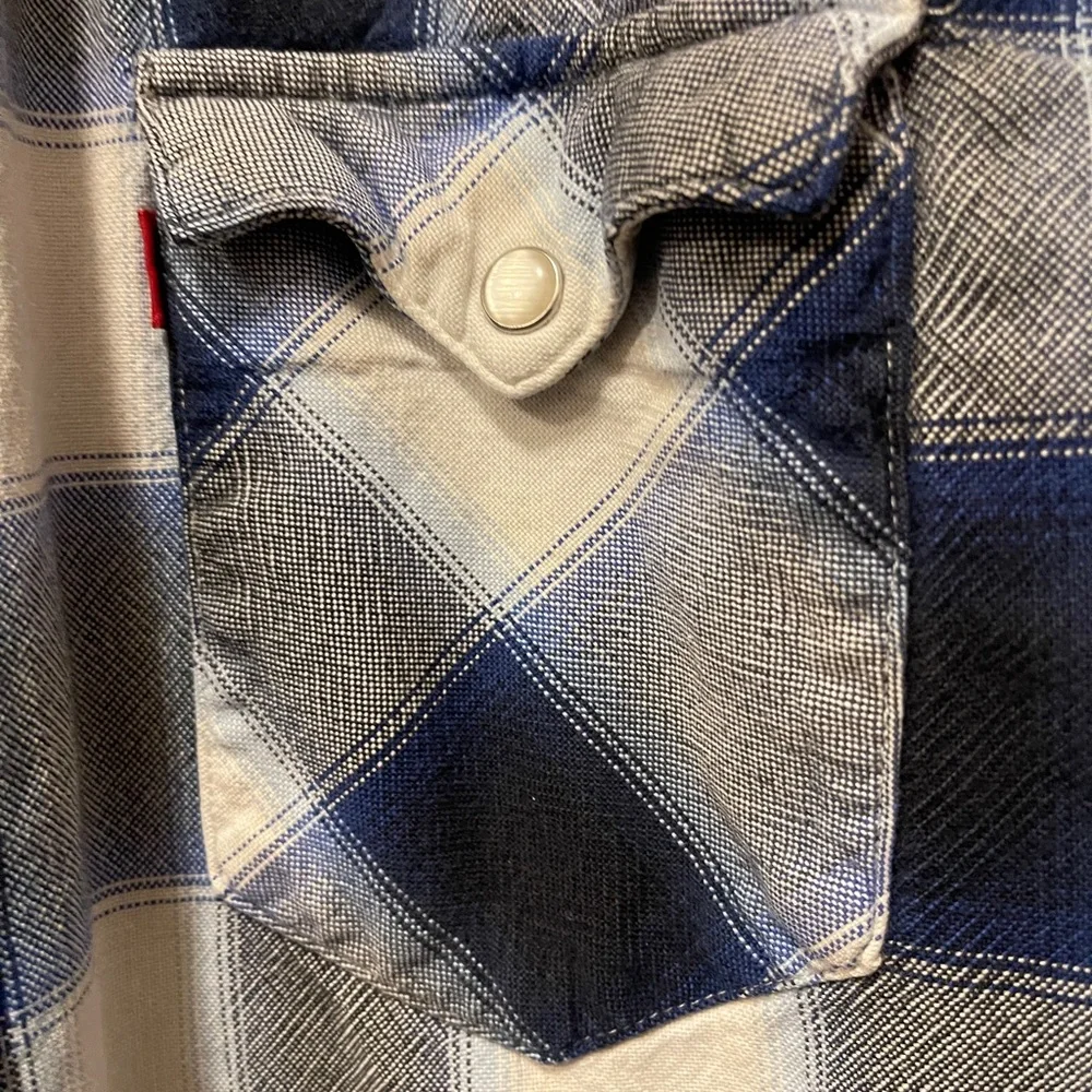 Levi's Men's XL Blue Plaid Snap Button Flannel Shirt Grunge Distressed‎